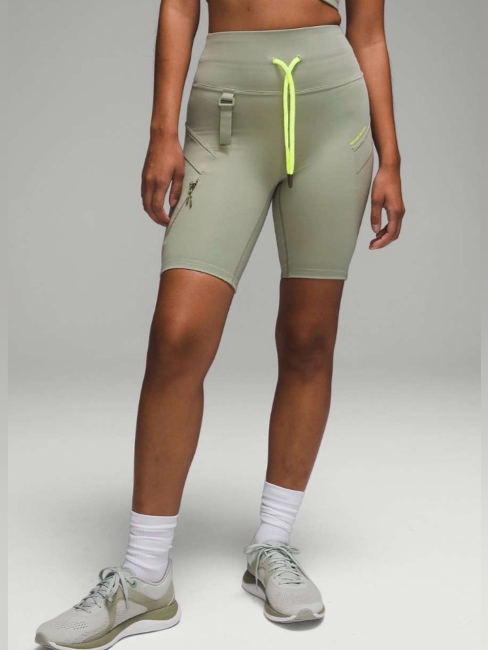 Lululemon Cargo Super-High-Rise Hiking Short 8" Laurel Green Sz 2!